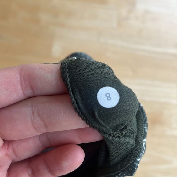 Lululemon Size 8 Green Patterned Leaf Sports Bra Halter Back - Picture 4 of 4